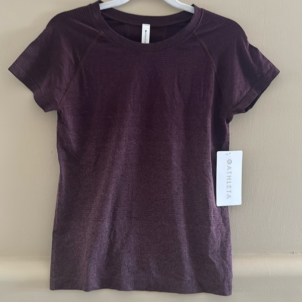 Athleta Momentum Seamless Tee. Spiced Cabernet. Small. NWT.